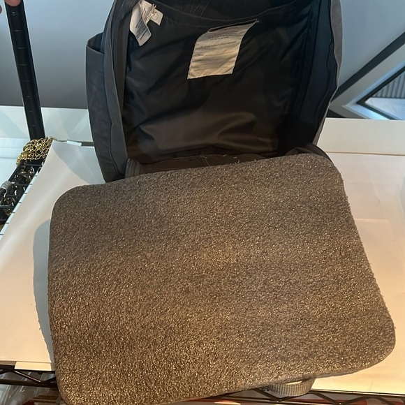 Fjallraven Kanken Gray Backpack Bag - Picture 11 of 11